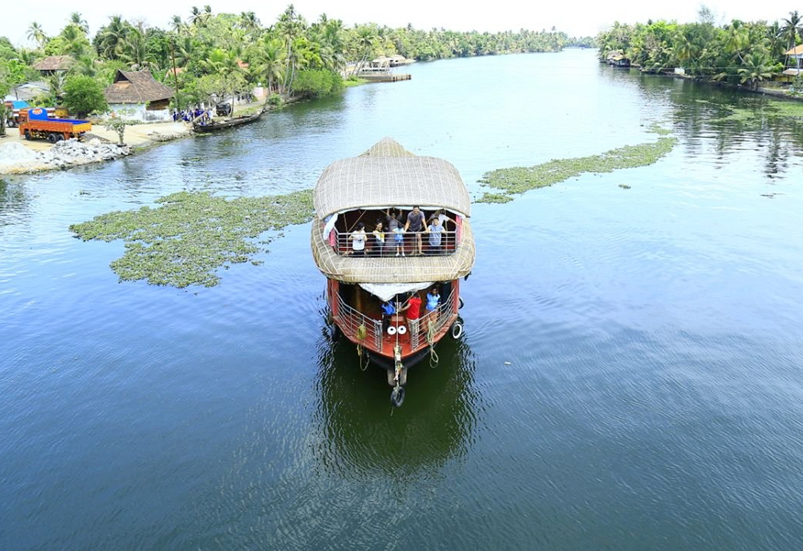 www.travellersinkerala.com